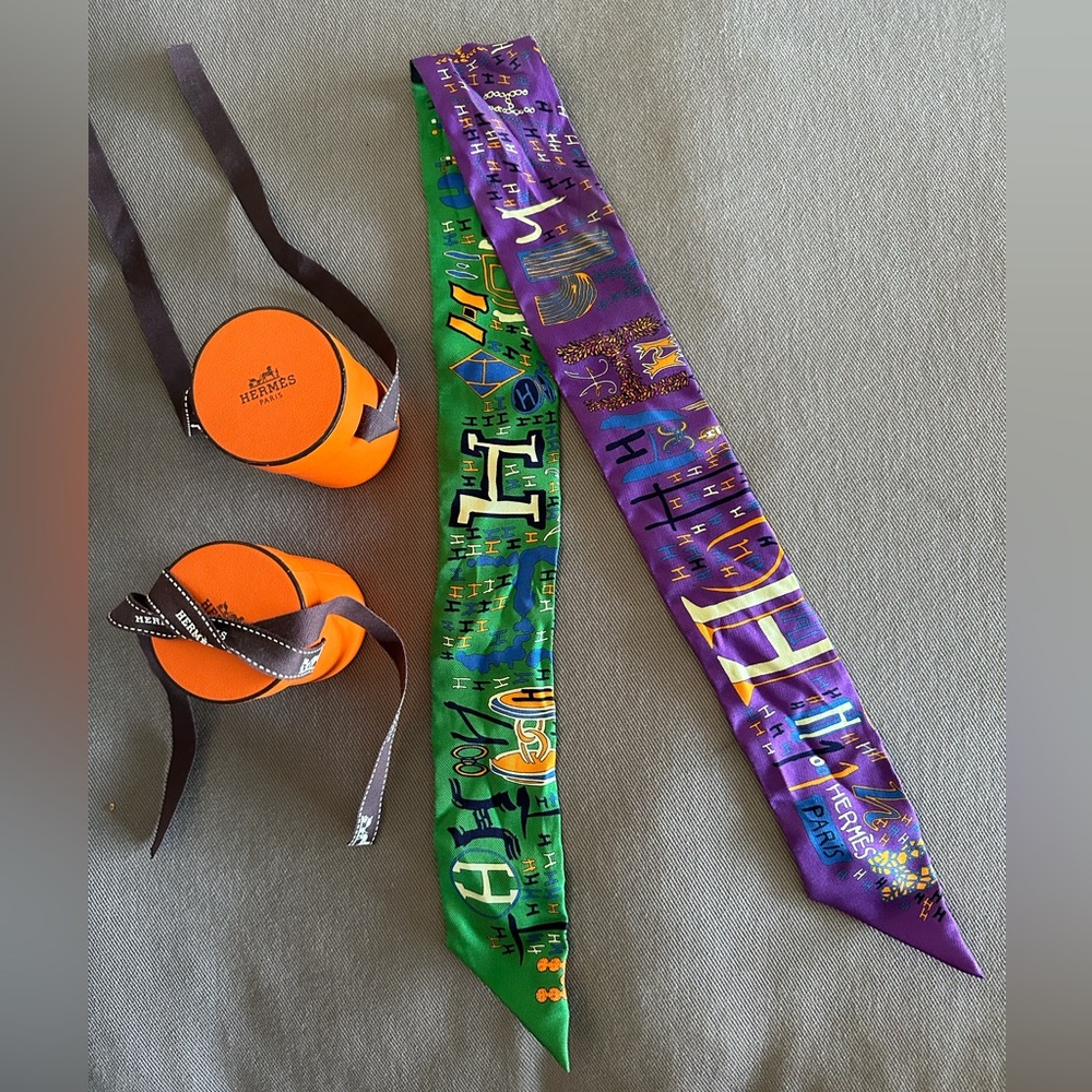 Hermes twillys (a pair)